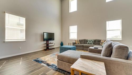 Pool Access: Family Gem w/Views in St Cloud! in Saint Cloud