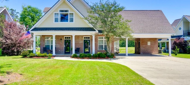 Pool Access + Golf View: 5BR Springfield Home in Springfield