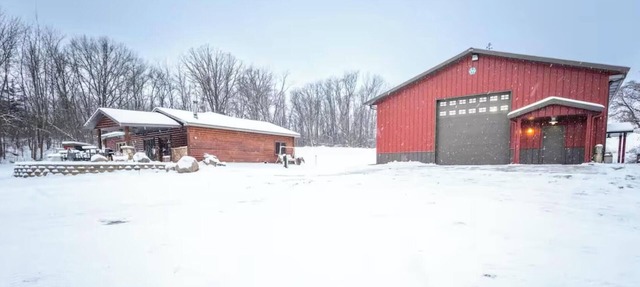 Private 40-Acre Cabin + Indoor Pickleball & Trails in Sauk Centre