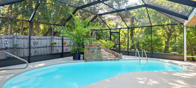 Private Backyard Oasis: Cocoa Family Home! in Cocoa