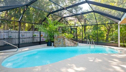 Private Backyard Oasis: Cocoa Family Home! in Cocoa