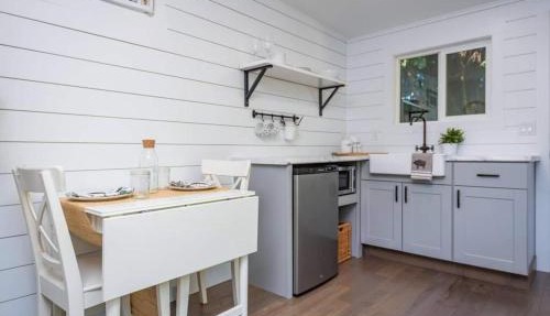 Private Escape! Tiny home style in Camas