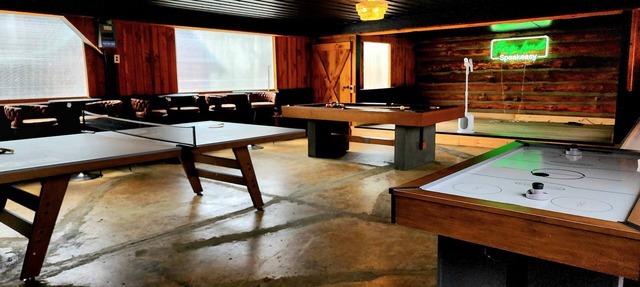 Private Fun Barn~Hot Tub~Pool Table~Karaoke in Circleville