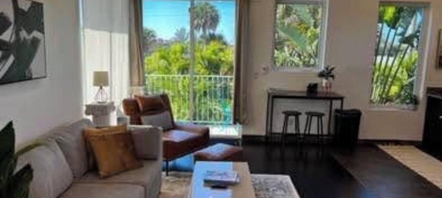 Private Tree Top studio - 1 mile to 5th Ave, all the action & Naples Beach! in Naples