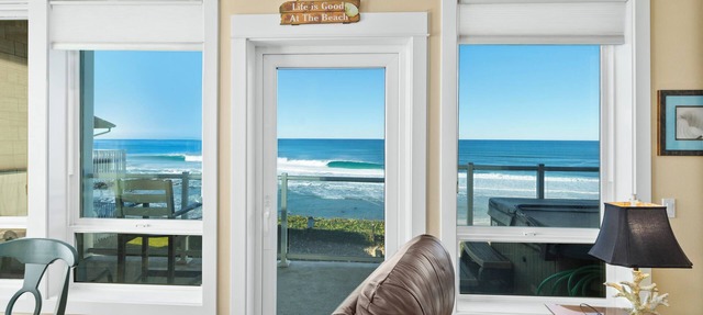 Promo! 2nd Floor, Corner Oceanfront Condo/Private Hot Tub/Pool/WiFi and More! in Lincoln City