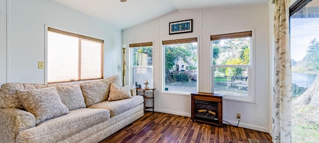 Quiet Riverfront Oasis & Getaway Cabin in Brookings