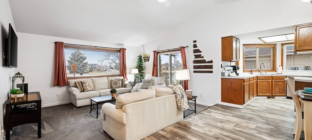 Quiet, super clean, comfortable home on the 11th Tee of a public golf course. in Meridian