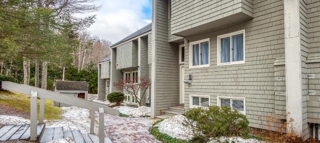 R18 Affordable Ski-in Ski-out Bretton Woods Townhome mountain views in Carroll