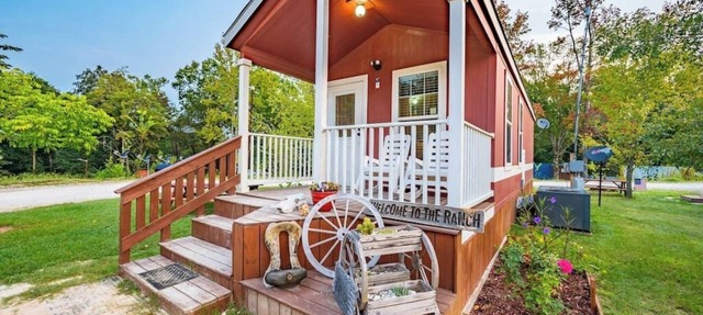 Ranch: Sleeps 4, Tiny Cabin, Pets, Near Park/Lake in Broken Bow