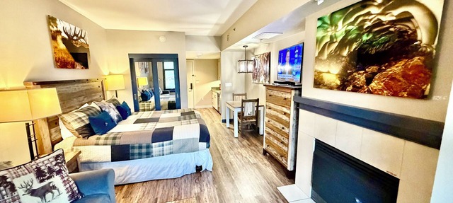 Remodeled Studio at the Monache. Steps to the Village. Behaved dogs welcomed. in Mammoth Lakes