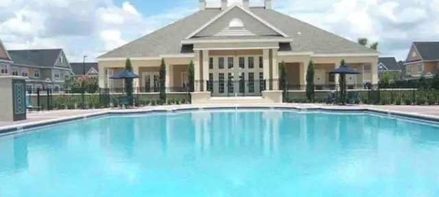 Renovated 4 bed/3 bath Townhome near Disney in Kissimmee