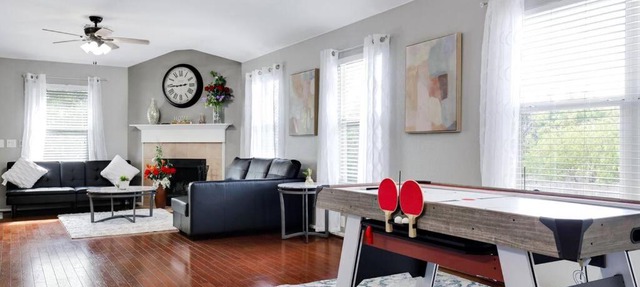 Restful Spacious 4Bedroom Central @ Six Flags in San Antonio