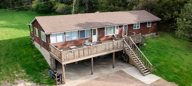 River front, Spacious, Clean, Large yard, decks, fire pit, adequate parking in Chamberlain