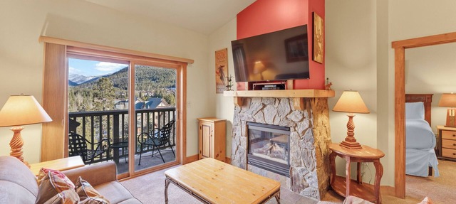 River Run Condo w/Mountain Views from Private Balcony & Close to Gondola! in Keystone