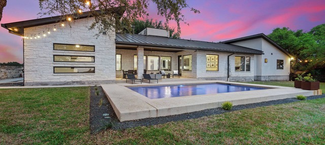 Riverfront Oasis With Private Heated Pool in Williamson County