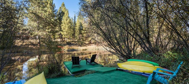 Riverfront Ski Cabin W/Hot Tub & Dock! in Bend