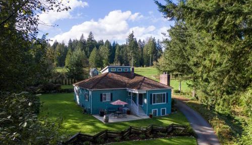Rustic Chic Cottage near Mill Creek, Snohomish, Woodinville in Bothell
