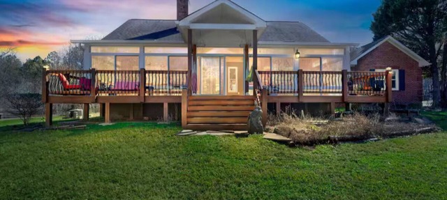 Rustic Elegance: Farmhouse Retreat In Covington in Covington