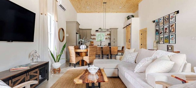 Rustic Elegance Farmhouse for a tranquil retreat experience in Sanford, FL in Sanford