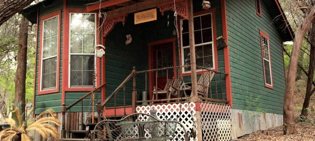 Rustic Victorian-Style Cottage Rental with Clawfoot Bathtub on Hamilton Creek, Texas in Marble Falls