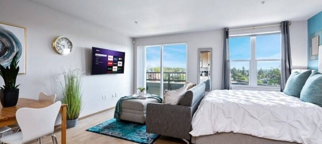 Seattle Studio - Top-Floor Mt. Rainier Views - In-Unit W/D - Monthly in Seattle
