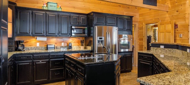 SECLUDED-SPACIOUS-STUNNING MTN VIEWS-MASTER ON MAIN-POOL TABLE-ARCADE-FIRE PIT in Morganton