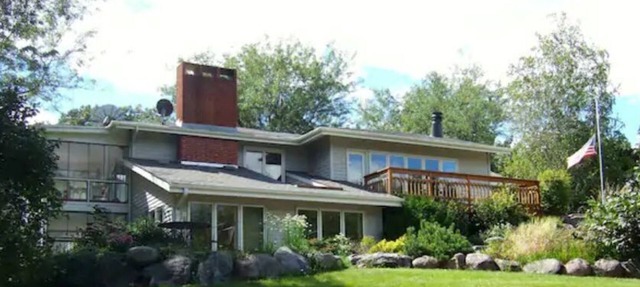 Serene rural accommodations minutes away from Ames and Iowa State University in Ames