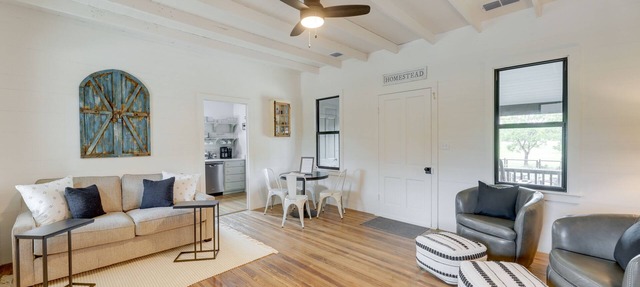 Sip, Fish & Relax Fireside: Serene Schulenburg Gem in Schulenburg