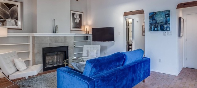 Southwest Modern 2+2 Home, Private Courtyard & Fenced Backyard Centrally Located in Santa Fe