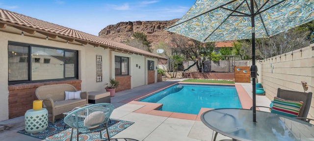 Southwestern Charm w/Pool in Beloved Neighborhood in St. George