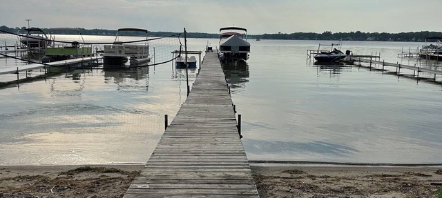 Spacious 4-bedroom house in lovely Manitou Beach-Devils Lake with AC in Manitou Beach-Devils Lake