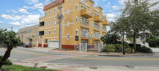 Spacious and Central Downtown Cocoa Village Estate 2 with River Views! in Cocoa