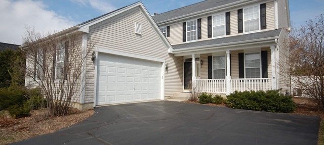 Spacious and comfortable 5 bedroom, 2 1/2 bath two miles from down town Geneva in Geneva