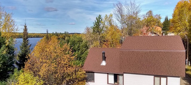 Spacious Group Cabin Overlooking Moose Lake with Vaulted Ceilings, Loft & Porch in Ely