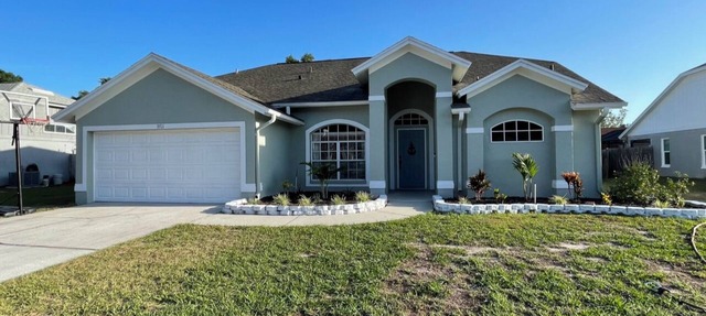 Spacious heated Pool Home with Smart TVs and Pool Table. in Riverview