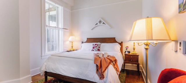 Spacious Historic King Room by New River Trail in Max Meadows