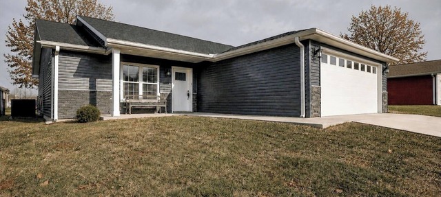 Spacious & Modern 2BR Home with Attached Garage in Quincy