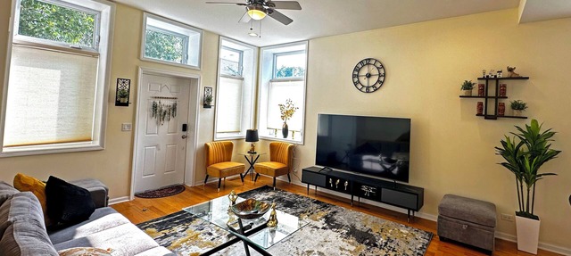 Spacious & Modern 3BD/2BA Home- Garage Parking! in Chicago