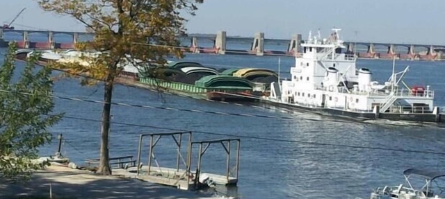 Spacious Riverfront Perch/Easy Access to St.Charles less than 1 Hr to St. Louis in Winfield
