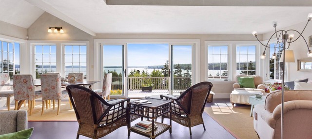 Spacious Sun-filled House with Fabulous Bay Views in Hancock