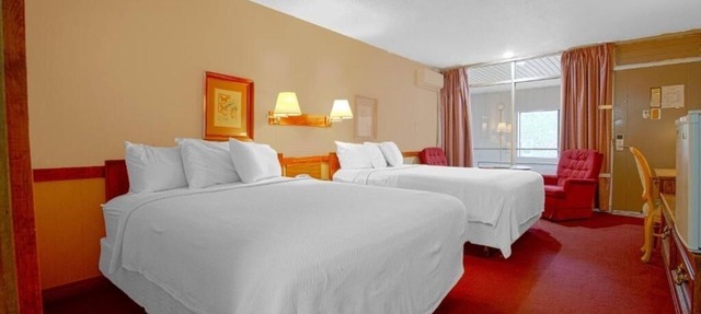 Stay Queen Room, Parking Included, Pet Friendly, Near Joe’s in Liberal