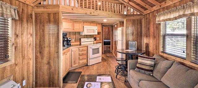 Steinhatche Cottage Unit 13 with Private Porch in Steinhatchee
