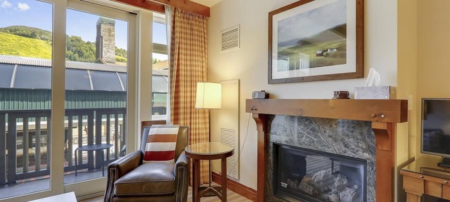 Studio 373: fireplace, a/c, & Spruce Peak amenities! in Stowe