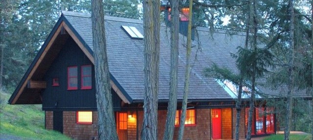 Stunning 4 bedroom water view home on Historic Slanted Apple Farm- sleeps 8 in Eastsound