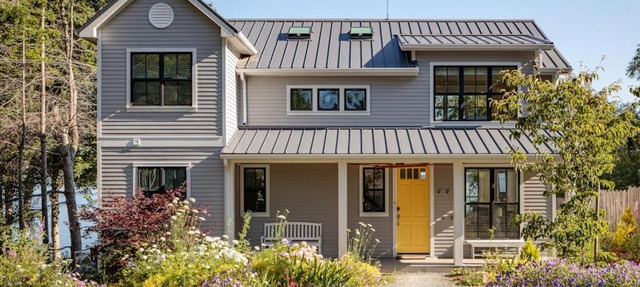 Stunning 4BR Waterfront Home in Eastsound with Private Sauna and Beach Access in Eastsound