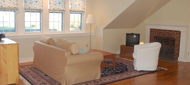 Stunning Studio with Harbor Views - Downtown Historic District in Bristol
