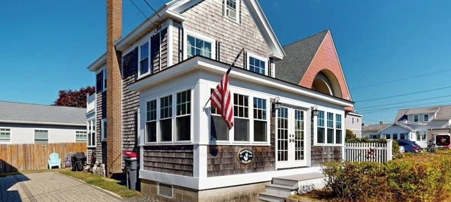 Sunny home near the sand with bikes, grill, firepit, & balcony- dog-friendly in Wells