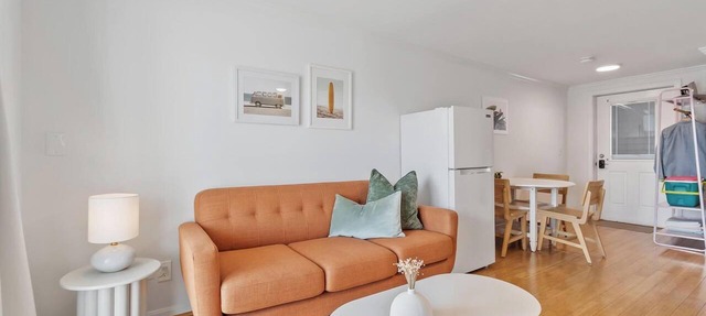 Surfside- Boutique Studio Condo w/Pool in Hampton