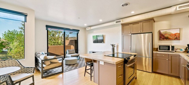 The Sunrise - 2 Story Suite w/Red Rock Views in Ivins