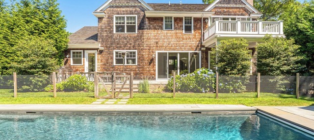 Timeless Hamptons style Beach Home, heated saltwater pool, expansive deck,. in Bridgehampton